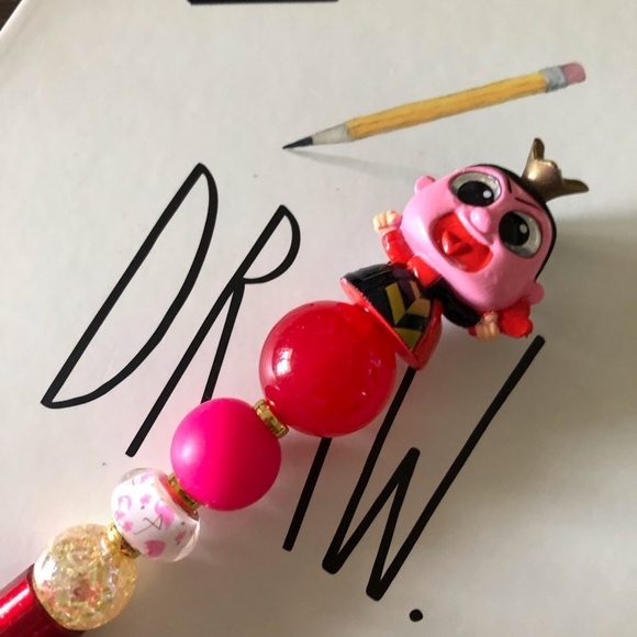 Disney Doorables: Alice in Wonderland: Queen of Hearts handmade beaded pen - Picture 1 of 3